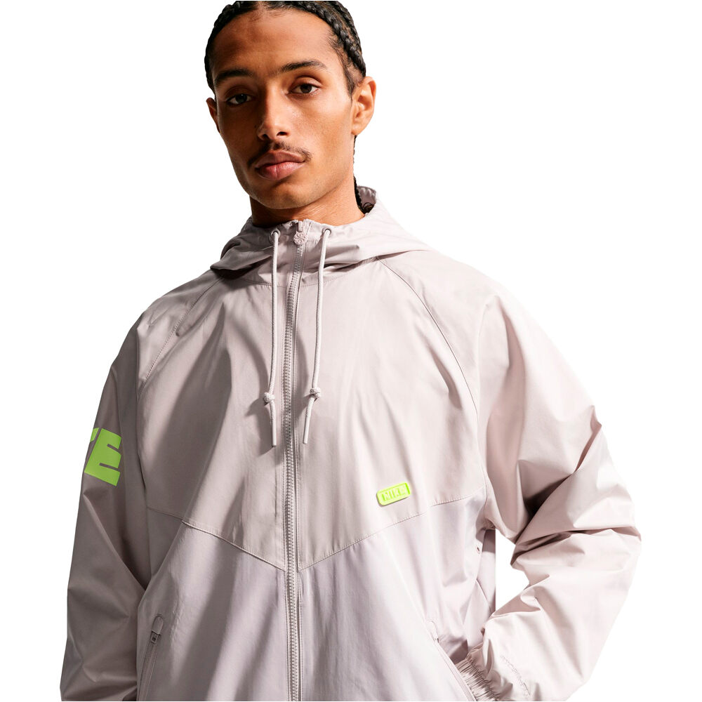 Nike chaquetas hombre WINDRUNNER GFX GRIS vista detalle