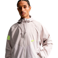 Nike chaquetas hombre WINDRUNNER GFX GRIS vista detalle