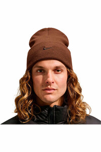 Nike gorro esqui mujer U NK PEAK BEANIE TC SWSH F24 L MARRON 01