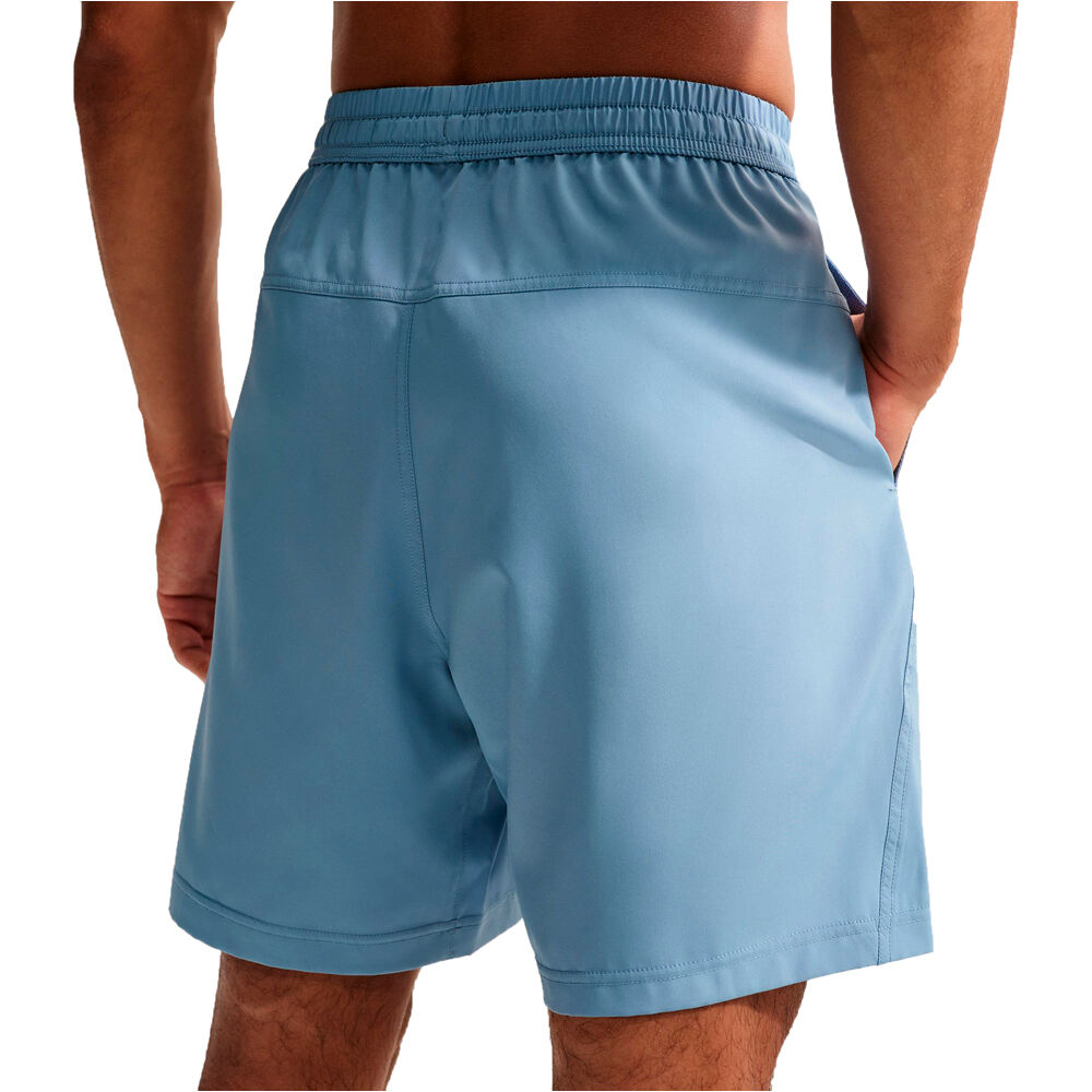 Nike pantalón corto fitness hombre DRI-FIT FORM  vista trasera