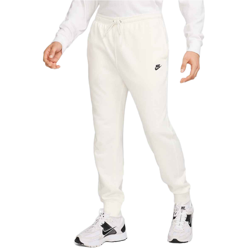 Nike pantalón hombre CLUB MARRON vista frontal