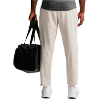 Nike pantalón hombre DRI-FIT UNLIMITED MARRON vista trasera