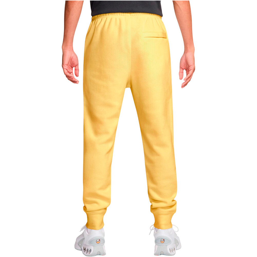 Nike pantalón hombre M NK CLUB BB JOGGER AMARILLO vista trasera