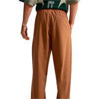 Nike pantalón hombre M NK CLUB STRAIGHT PANT MARRON 03