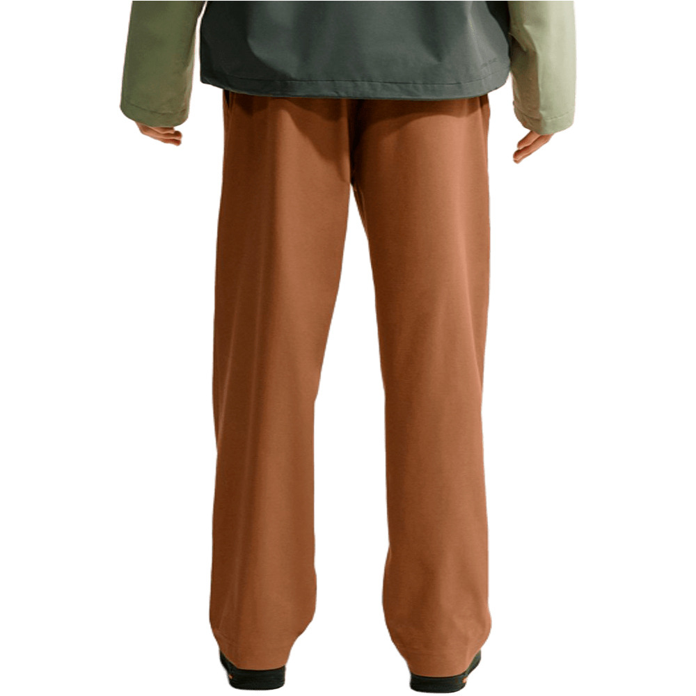 Nike pantalón hombre M NK CLUB STRAIGHT PANT MARRON vista trasera
