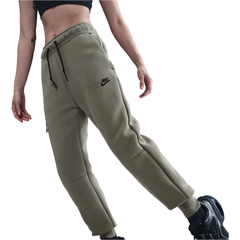 Nike pantalón mujer SPORTSWEAR TECH VERDE vista detalle