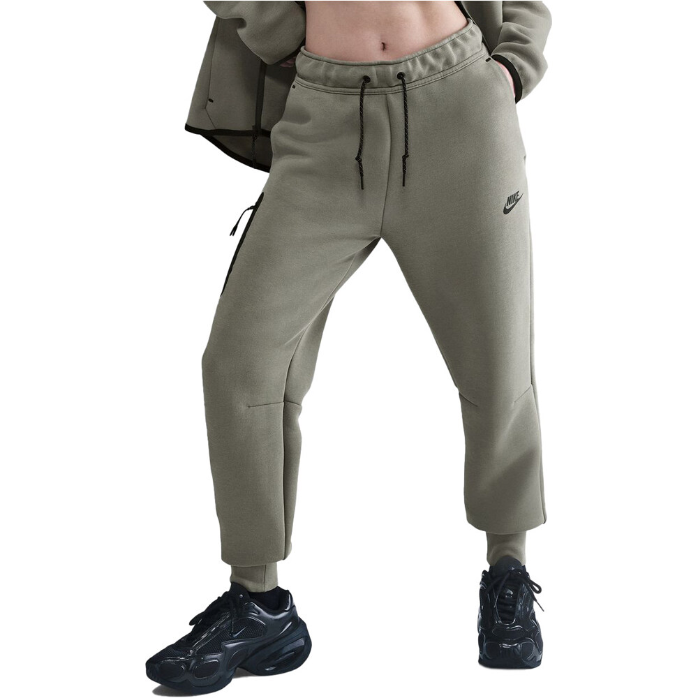 Nike pantalón mujer SPORTSWEAR TECH VERDE vista frontal