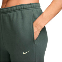 Nike pantalón mujer W NK STDO FLC MW MR STD OH PNT VERDE vista detalle