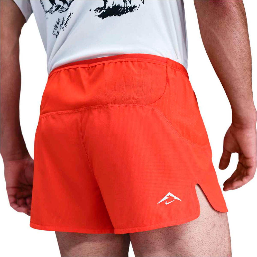 Nike pantalón running hombre DRI-FIT ADV TRAILWIND ROJO vista trasera
