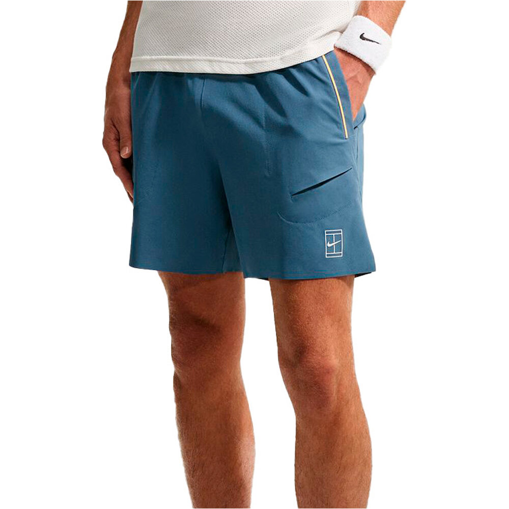 Nike pantalón tenis hombre M NKCT DF ADVTG 6IN SHORT GRIS vista frontal