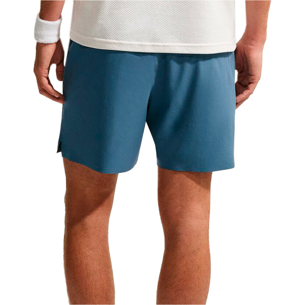 Nike pantalón tenis hombre M NKCT DF ADVTG 6IN SHORT GRIS vista trasera