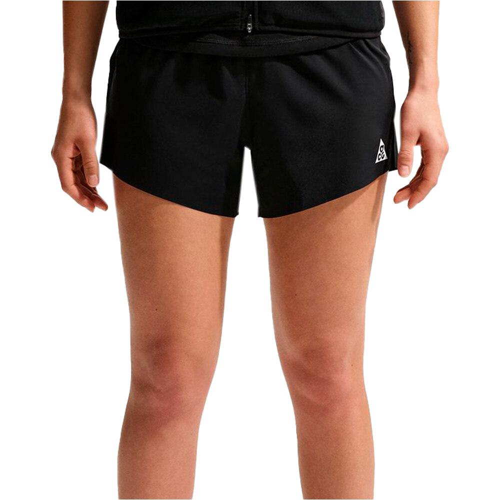 Nike pantalones cortos trail running mujer DRI-FIT ACG TRAIL NEGRO vista frontal