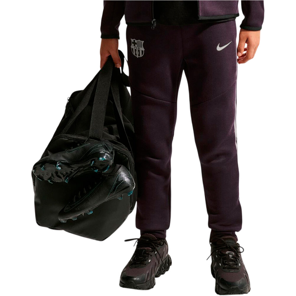 Nike pantalones largos futbol niño FCB B NSW TCH FLCJGR REFLECTWP ROJO vista frontal