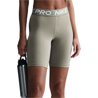 Nike pantalones y mallas cortas fitness mujer PRO 365 VERDE vista frontal