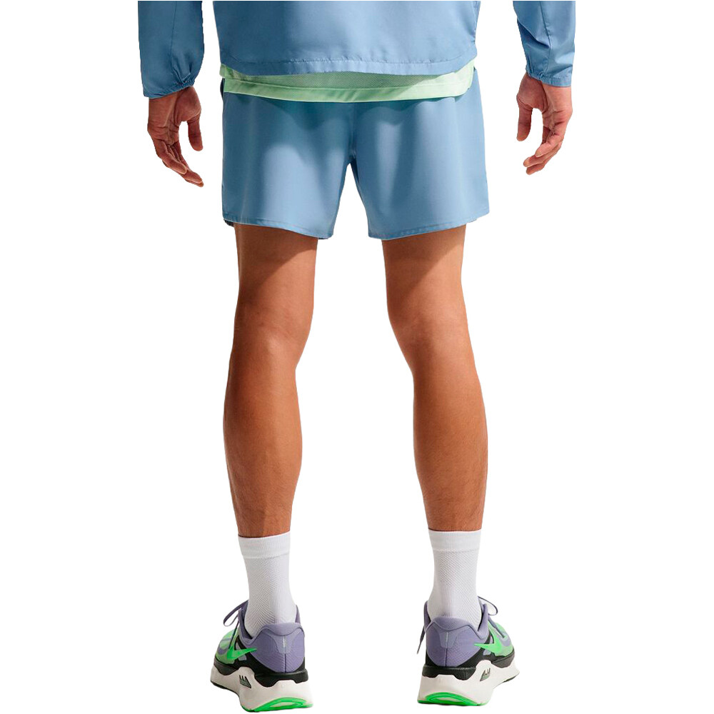 Nike pantaloneta técnica hombre DRI-FIT CHALLENGER AZUL vista trasera