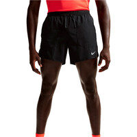 Nike pantaloneta técnica hombre DRI-FIT STRIDE NEGRO vista frontal