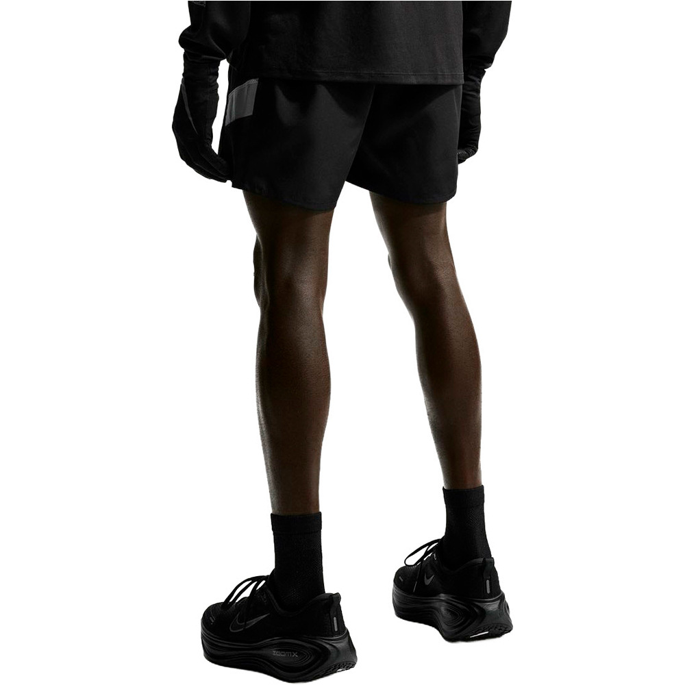Nike pantaloneta técnica hombre M NK DF MILER WNT 5IN2IN1 SHRT NEGRO vista trasera