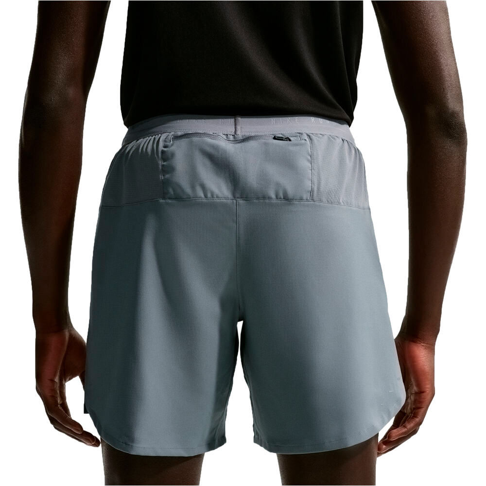 Nike pantaloneta técnica hombre M NK DF STRIDE 2IN1 7IN SHORT GRIS 03