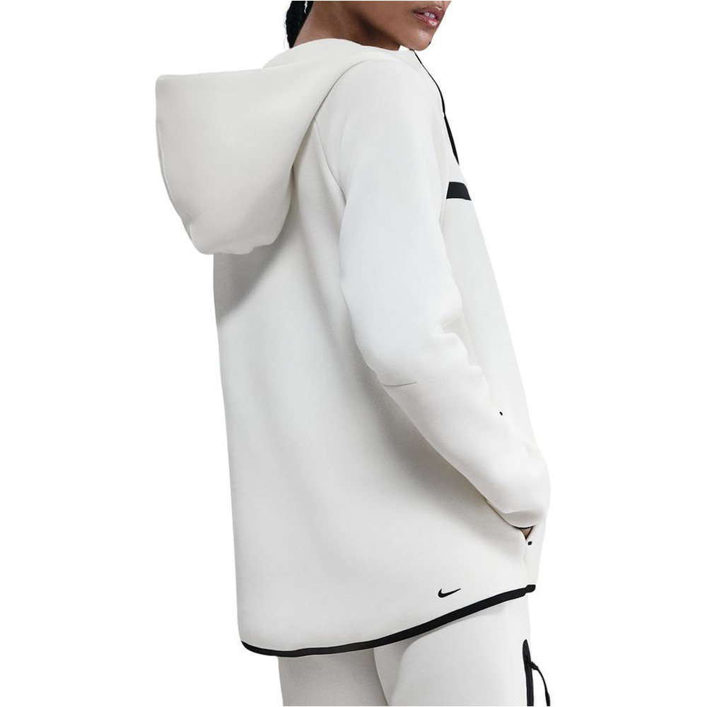 Nike sudadera mujer SPORTSWEAR TECH MARRON vista trasera