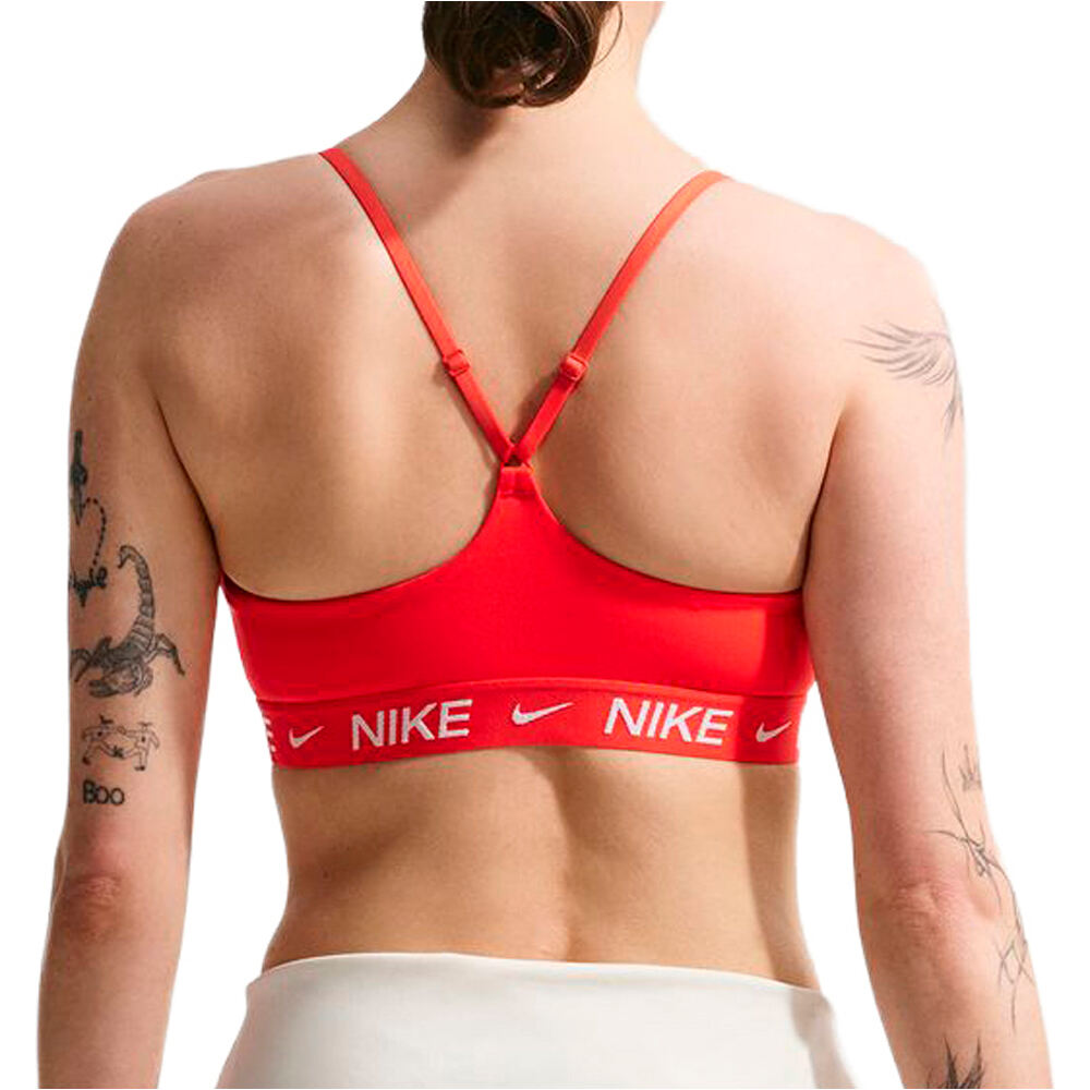 Nike sujetadores deportivos DRI-FIT INDY LIGHT SUPPPORT ROJO vista trasera