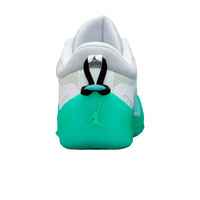 Nike zapatilla baloncesto JORDAN HEIR SERIES  vista trasera