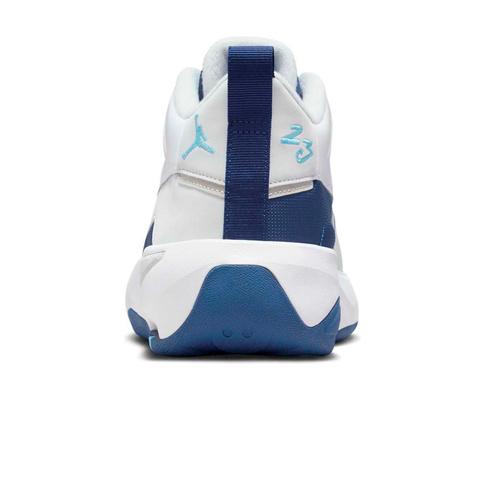Nike zapatilla baloncesto JORDAN MAX URA 7 BL BLANCO vista trasera