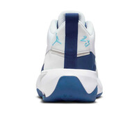 Nike zapatilla baloncesto JORDAN MAX URA 7 BL BLANCO vista trasera