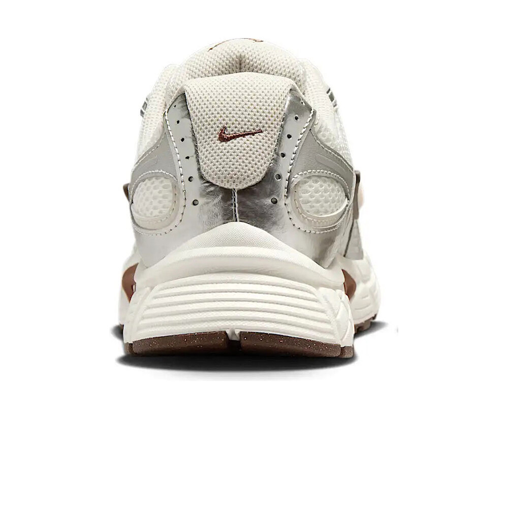 Nike zapatilla moda mujer V5 RNR MARRON vista trasera
