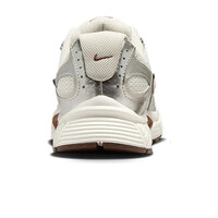Nike zapatilla moda mujer V5 RNR MARRON vista trasera