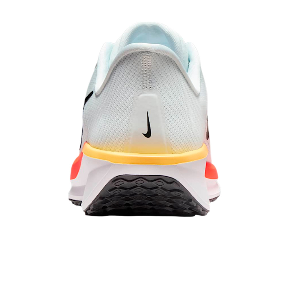 Nike zapatilla running hombre QUEST 6  vista trasera