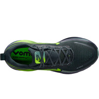 Nike zapatilla running hombre VOMERO 18 VERDE vista trasera