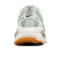 Nike zapatilla running hombre VOMERO 18 VERDE vista trasera