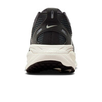 Nike zapatilla running hombre VOMERO 18 WIDE NEGRO vista trasera
