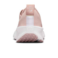 Nike zapatilla running mujer INTERACT RUN ROSA vista trasera