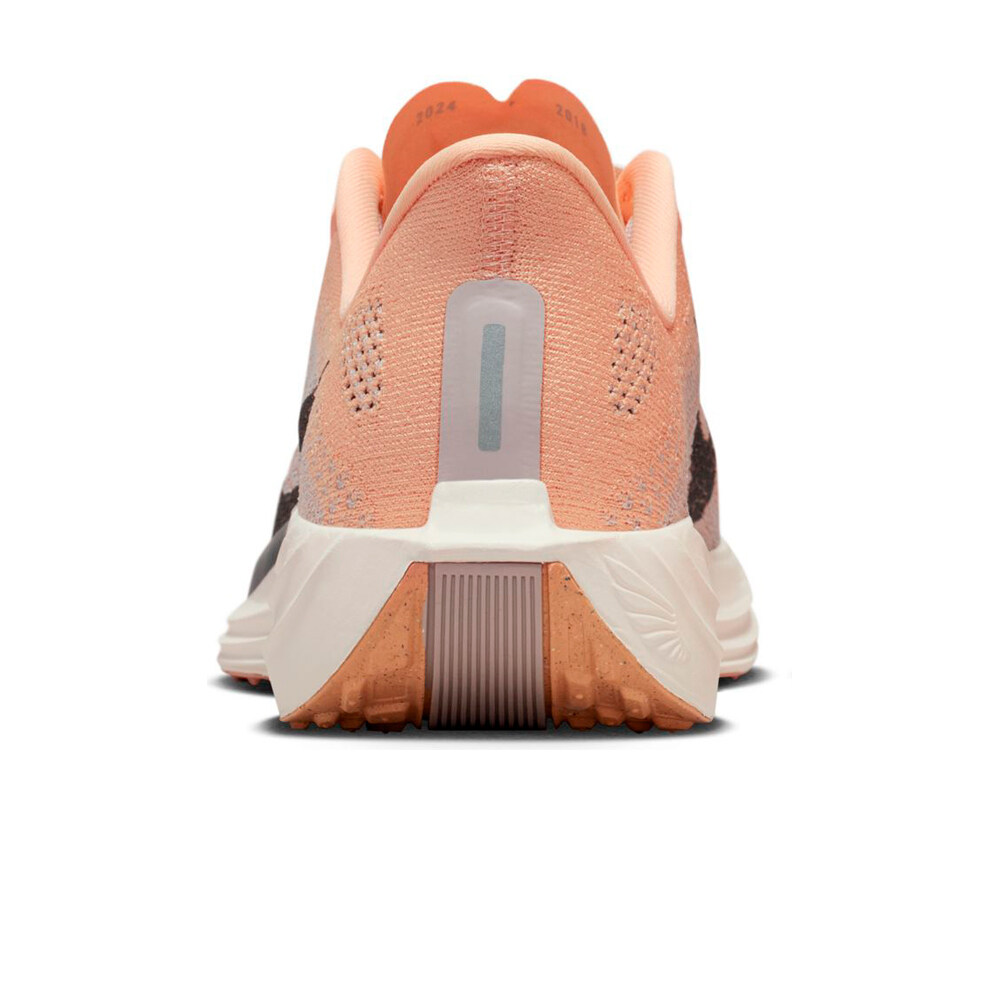 Nike zapatilla running mujer PEGASUS PLUS NARANJA vista trasera