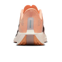 Nike zapatilla running mujer PEGASUS PLUS NARANJA vista trasera
