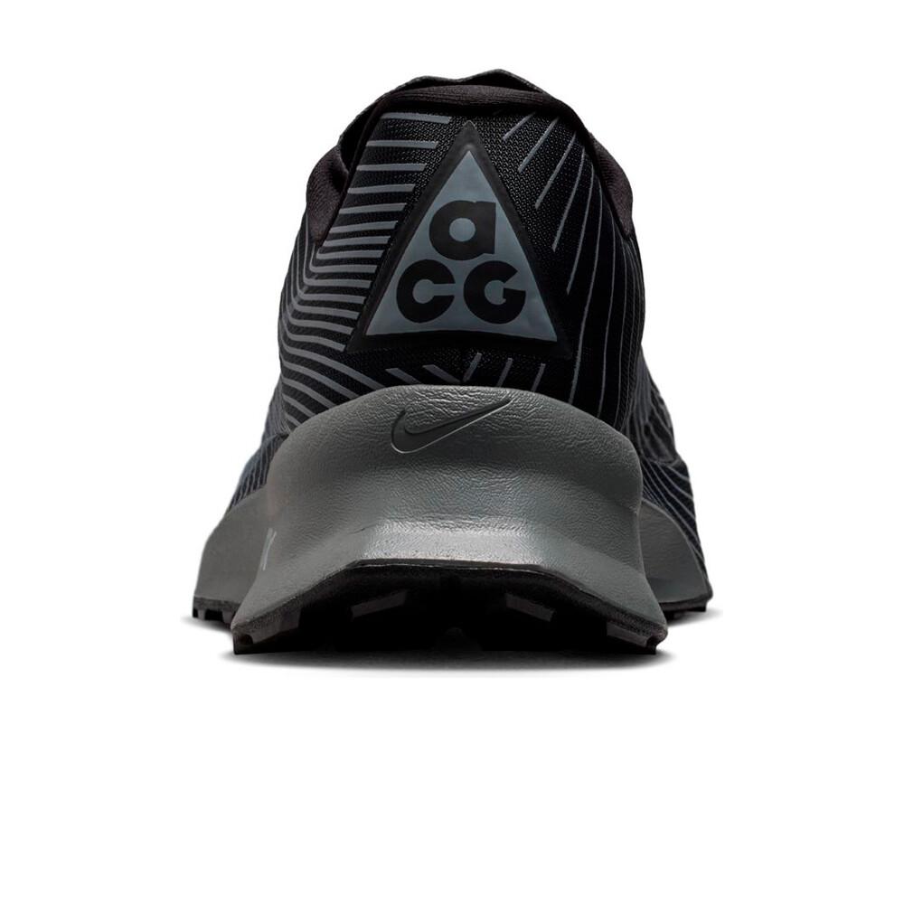 Nike zapatillas trail hombre ACG ULTRAFLY TRAIL GRIS vista trasera