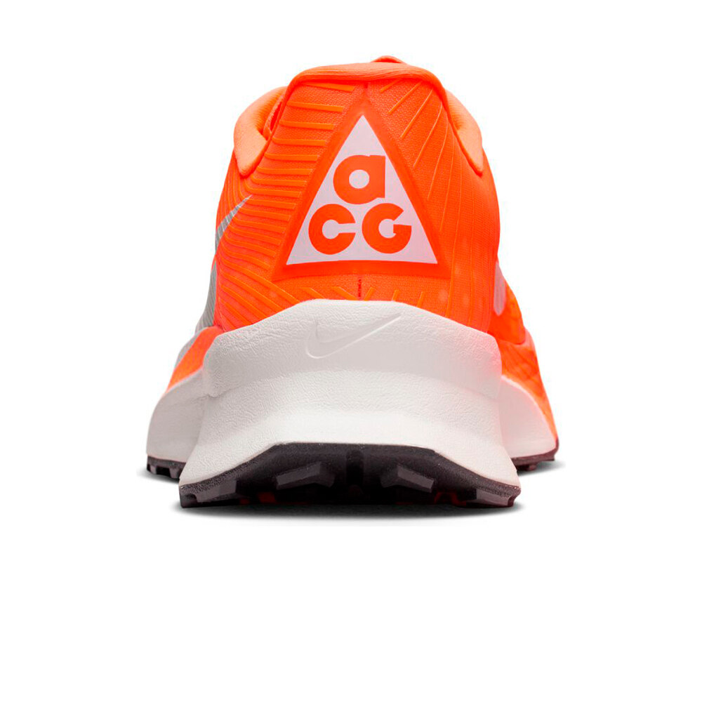 Nike zapatillas trail hombre ACG ULTRAFLY TRAIL NARANJA vista trasera