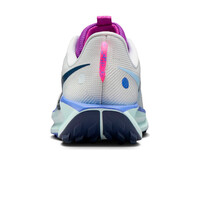 Nike zapatillas trail mujer PEGASUS TRAIL 5 GRIS vista trasera