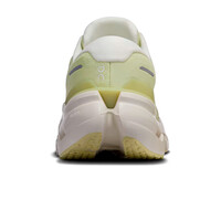 On zapatilla running hombre CLOUDRUNNER 3 AMARILLO vista trasera