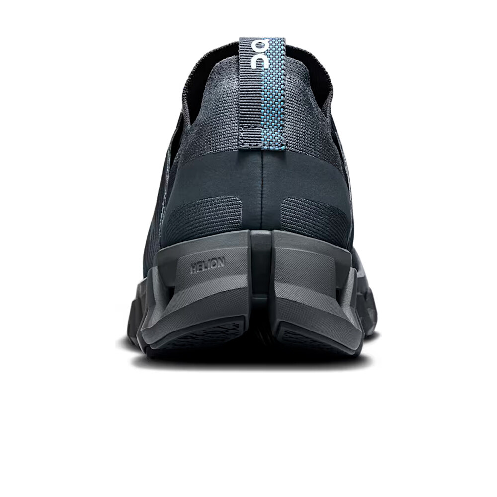 On zapatilla running hombre CLOUDSWIFT 4 NEGRO vista trasera
