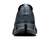 On zapatilla running hombre CLOUDSWIFT 4 NEGRO vista trasera