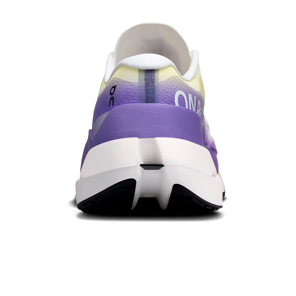 On zapatilla running mujer CLOUDBOOM MAX MORADO vista trasera