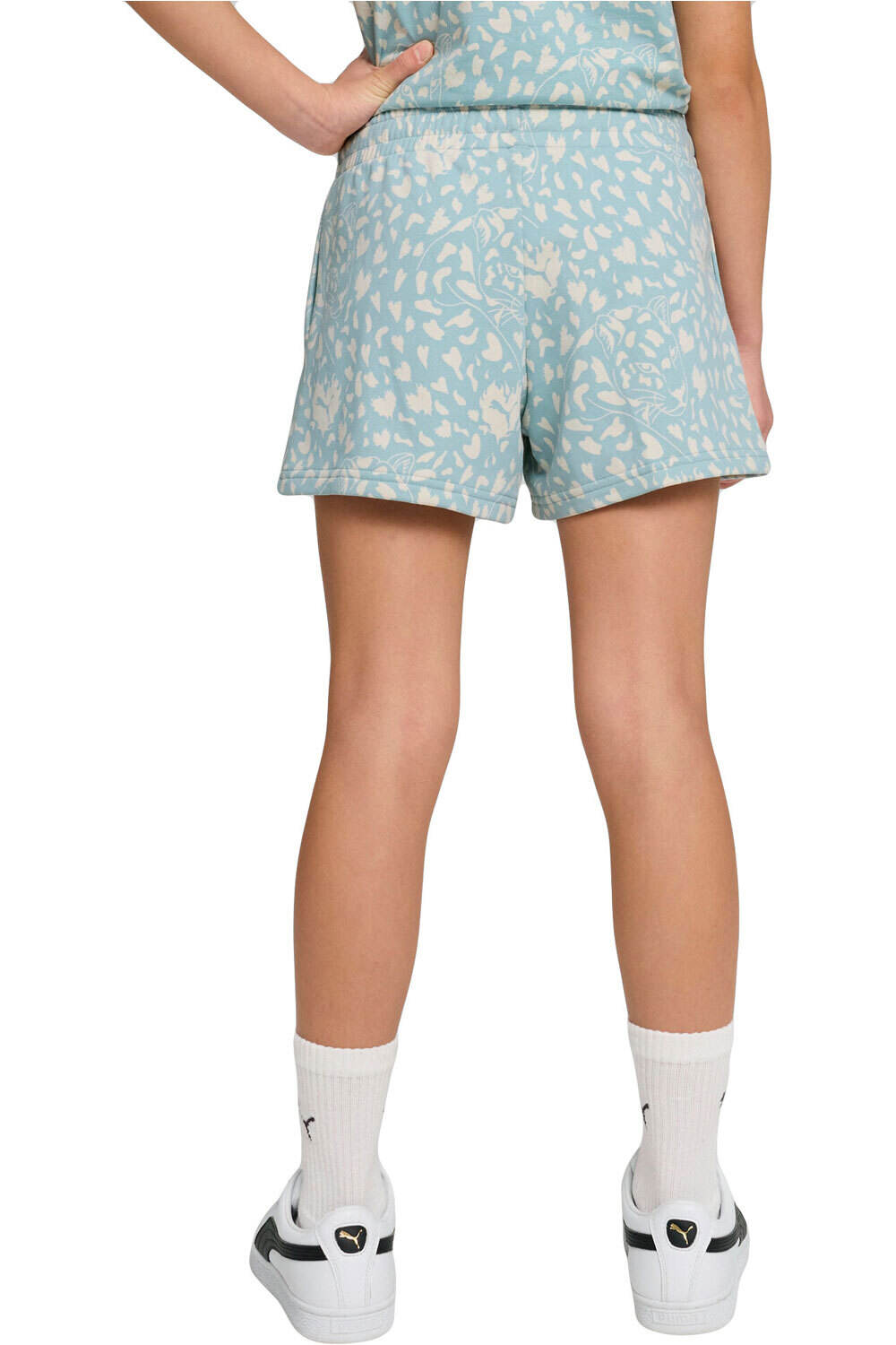 Puma bermuda niña FLAMING LOVE ALL OVER PRINT VERDE vista trasera