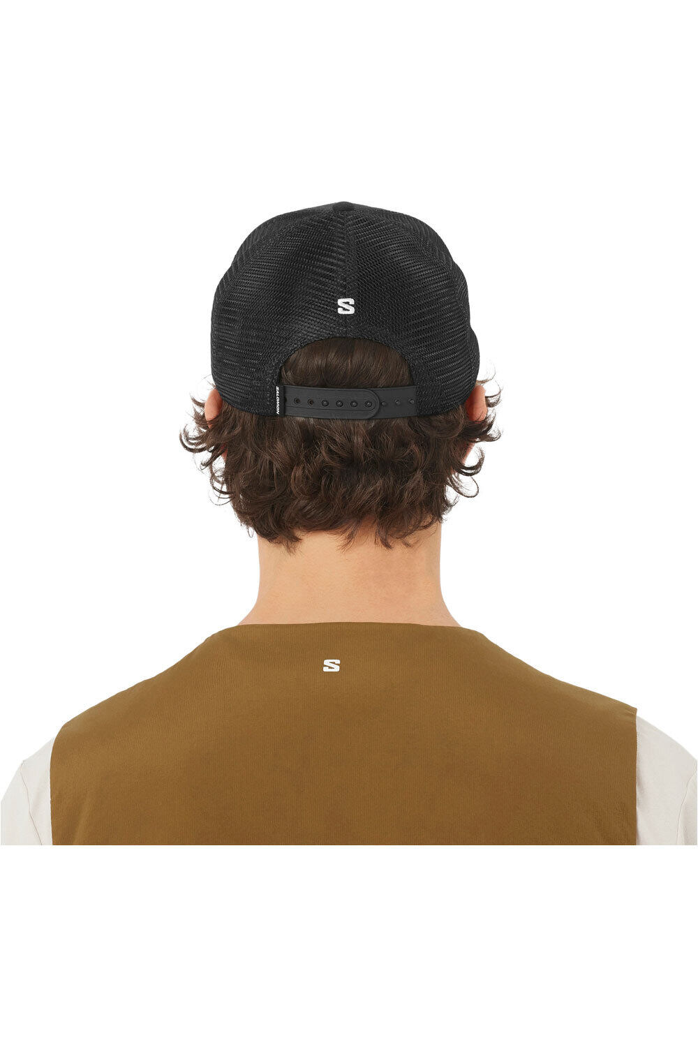 Salomon gorros montaña LOGO TRUCKER NEGRO 02