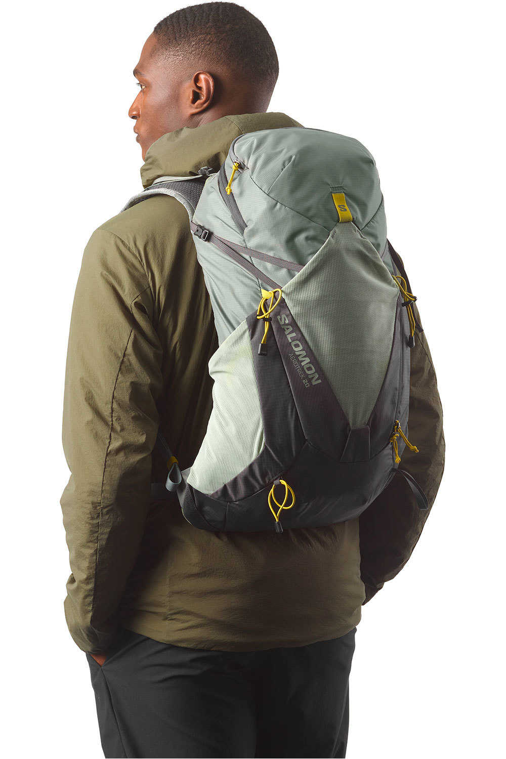 Salomon mochila montaña AEROTREK 20 GRIS 01