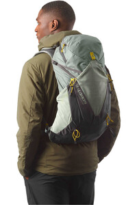 Salomon mochila montaña AEROTREK 20 GRIS 01