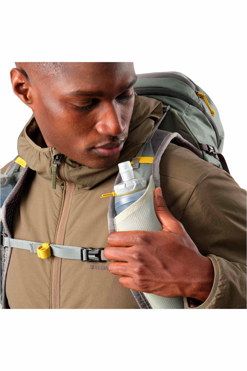 Salomon mochila montaña AEROTREK 20 GRIS 02