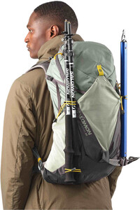 Salomon mochila montaña AEROTREK 20 GRIS 06