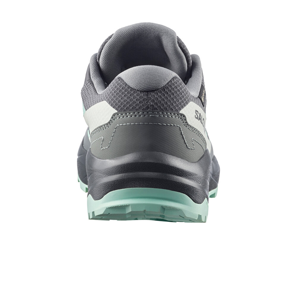 Salomon zapatilla trekking mujer OUTSCAPE GORE-TEX GRIS vista trasera